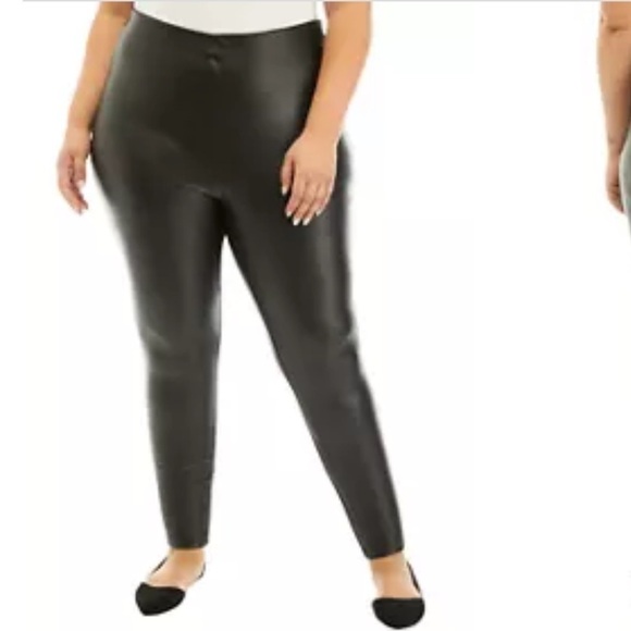 Wonderly Plus Size Faux Leather Black Leggings Size 4X - Picture 1 of 10
